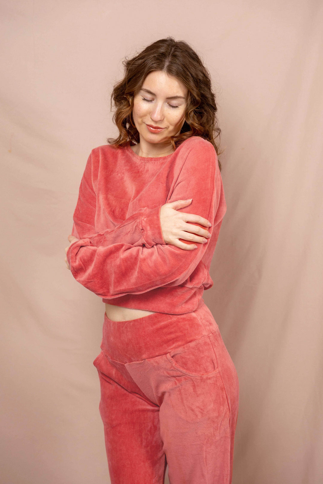 Samtpulli in Rosa, Bequemer Pullover, Set Jogging, Oberteil und Hose, Zuhauseklamotte 