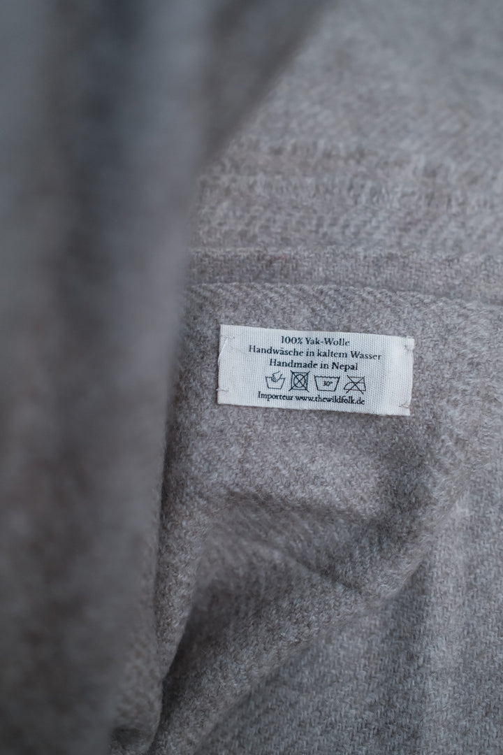 Schal aus 100% Yak-Wolle ~ LADAKH | Grau-Beige