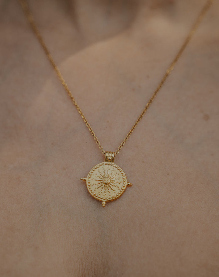 Halskette, Vergoldet, Kompass, Kette mit Anhänger, Sonne, Medaillon, altes symbol, Symbolschmuck, Halskette Gold