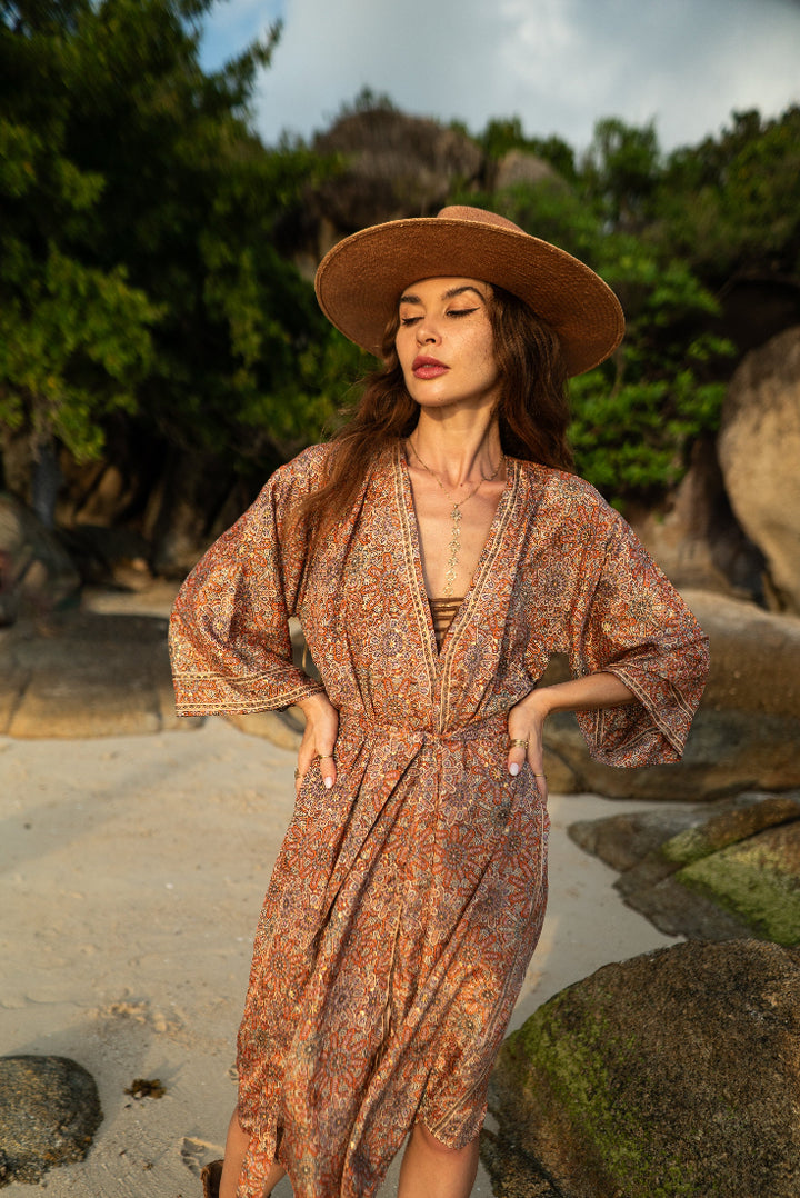 Farbenfroher Vintage Kimono, Bademantel, Sauna, Morgenmantel, Strandbekleidung, Strandmode, Strand Fashion.