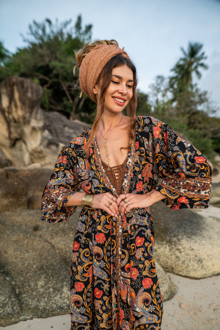 Langer Kimono, Florale Muster, Blumenmuster. Bademantel. Strandmantel. Nachthemd.
