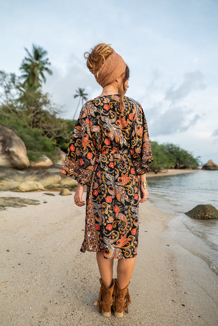 Langer Kimono, Florale Muster, Blumenmuster. Bademantel. Strandmantel. Nachthemd.
