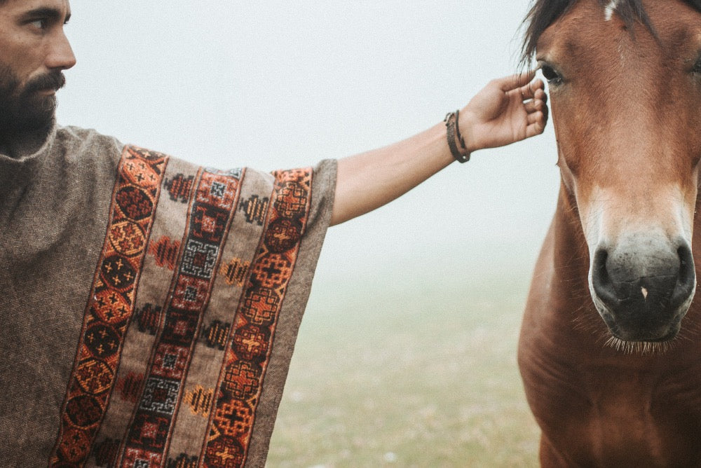 Warmer Poncho HOPI | unisex | braun & rot | kuscheliger Überwurf | ethnic Design