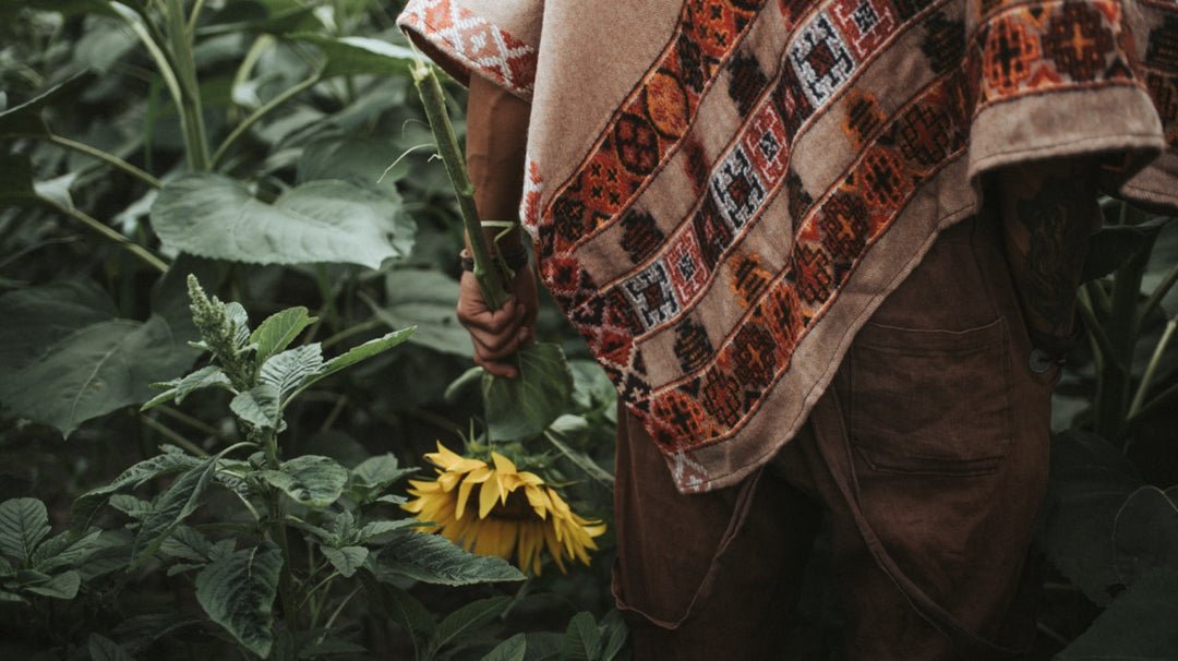 Warmer Poncho SHERPA | unisex | hellbraun & rot | kuscheliger Überwurf | ethno Design