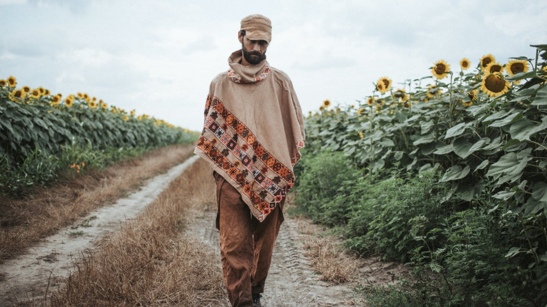 Warmer Poncho SHERPA | unisex | hellbraun & rot | kuscheliger Überwurf | ethno Design