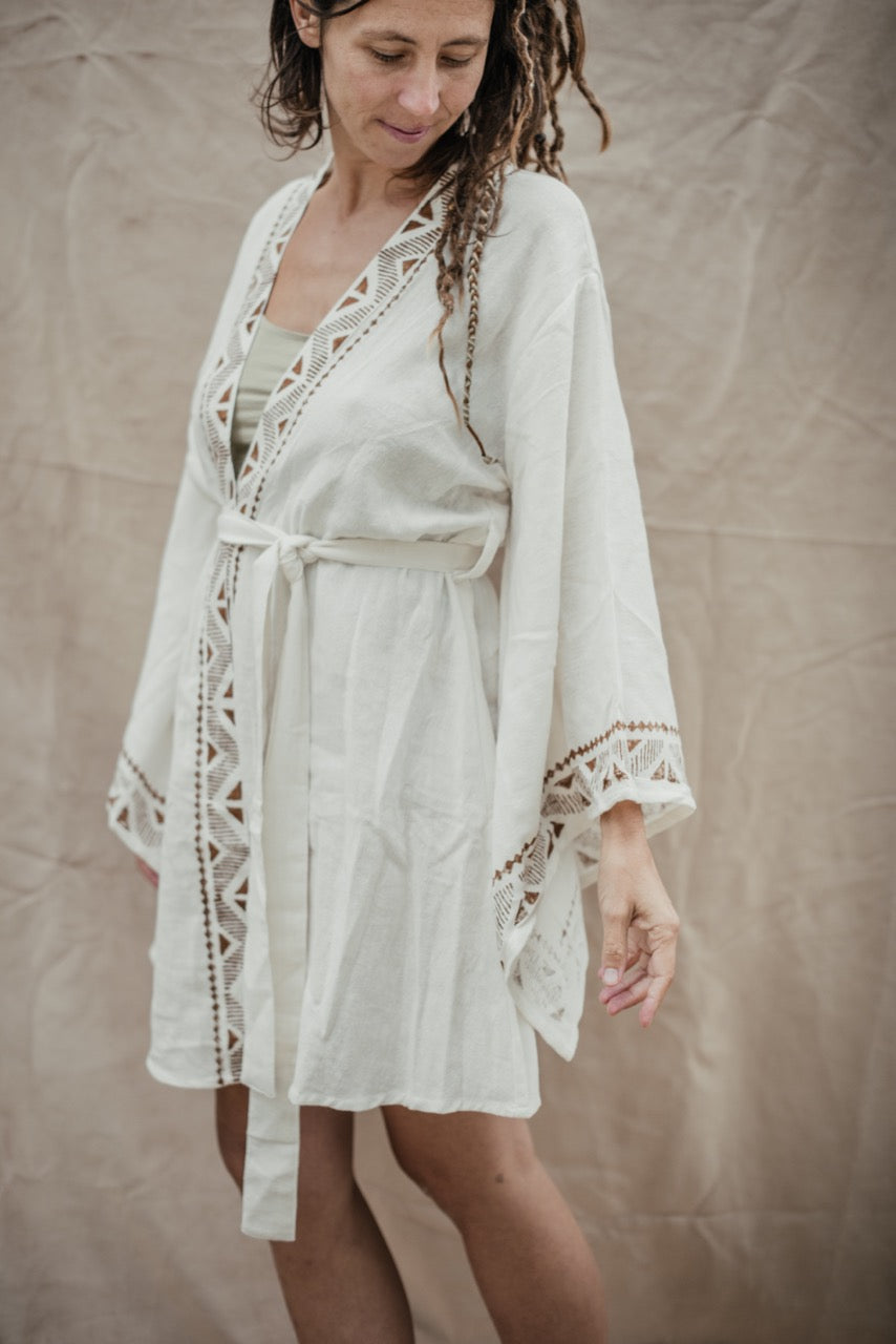 Kimono YUKI aus Hanf-Leinen | weiß mit Blockprint