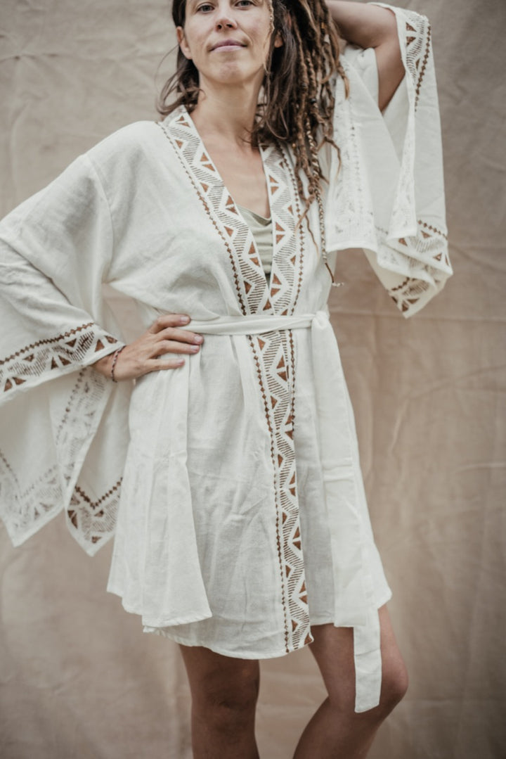 Kimono YUKI aus Hanf-Leinen | weiß mit Blockprint