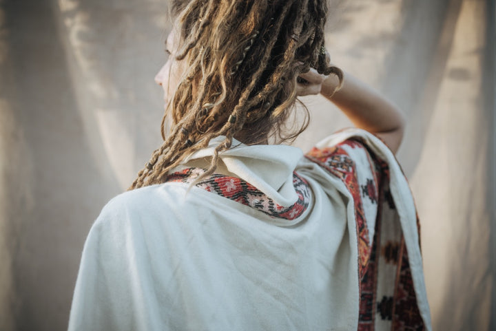 Warm poncho INUIT | unisex | white & red | cozy throw | ethnic design