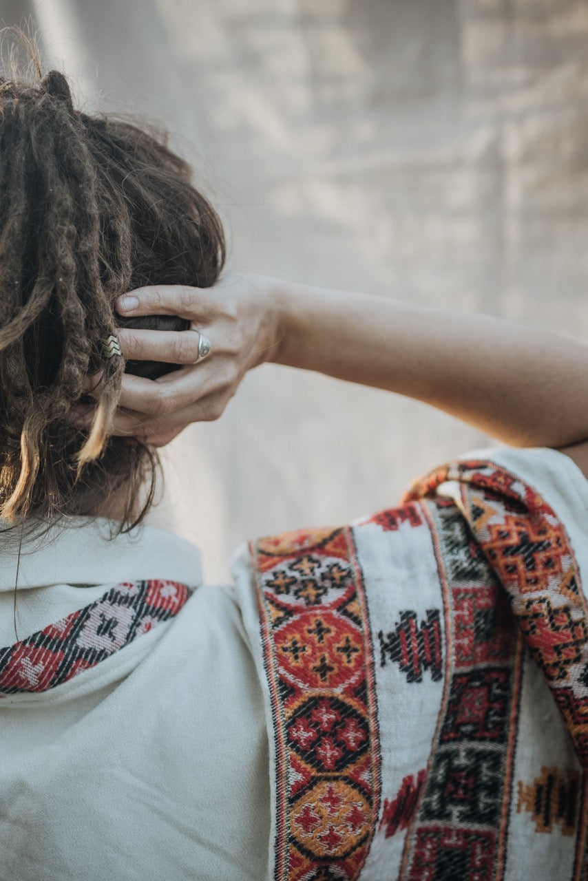 Warm poncho INUIT | unisex | white & red | cozy throw | ethnic design