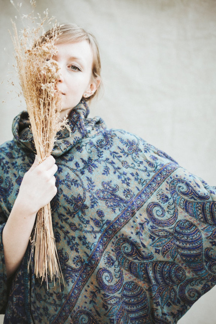 Kuscheliger Poncho COSMO | Turquoise-Royal Blue | Warmer Overthrow
