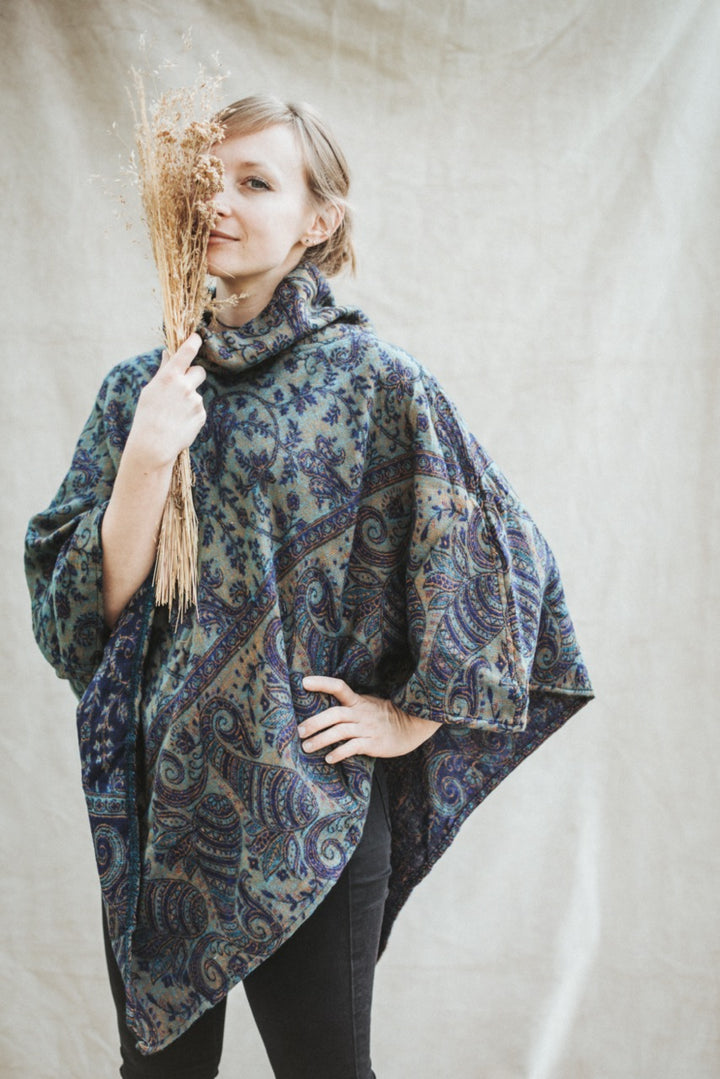 Kuscheliger Poncho COSMO | Turquoise-Royal Blue | Warmer Overthrow