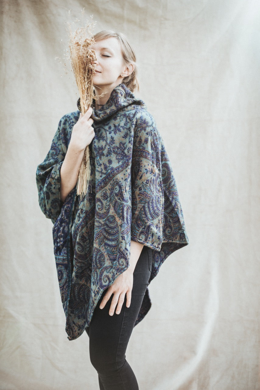 Kuscheliger Poncho COSMO | Turquoise-Royal Blue | Warmer Overthrow