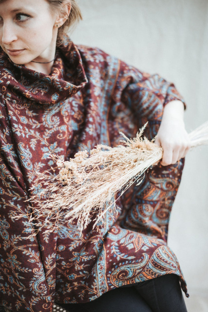 Cozy poncho ~ aurelia