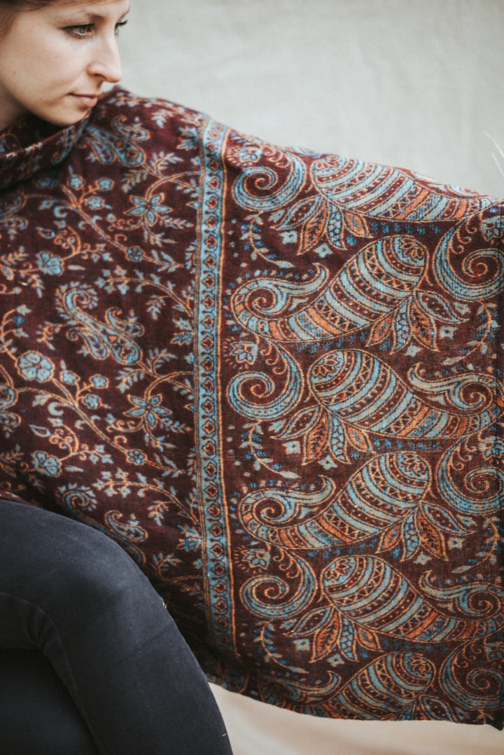 Cozy poncho ~ aurelia