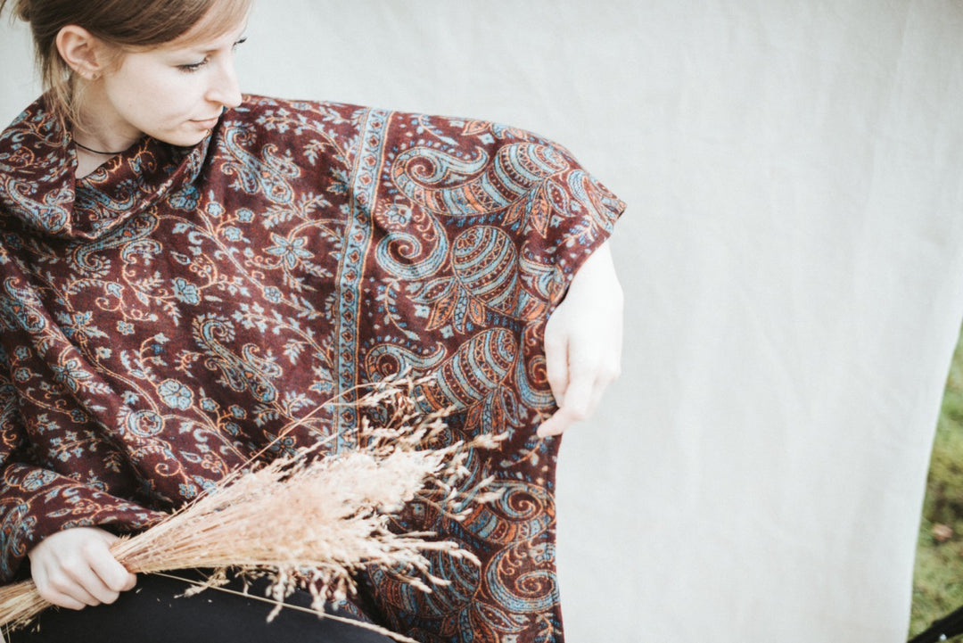 Cozy poncho ~ aurelia