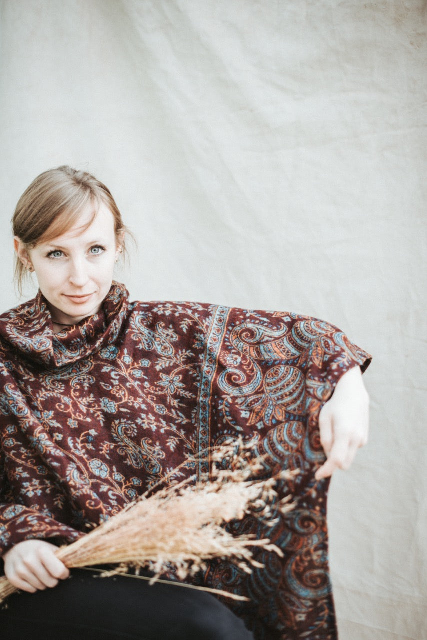 Cozy poncho ~ aurelia