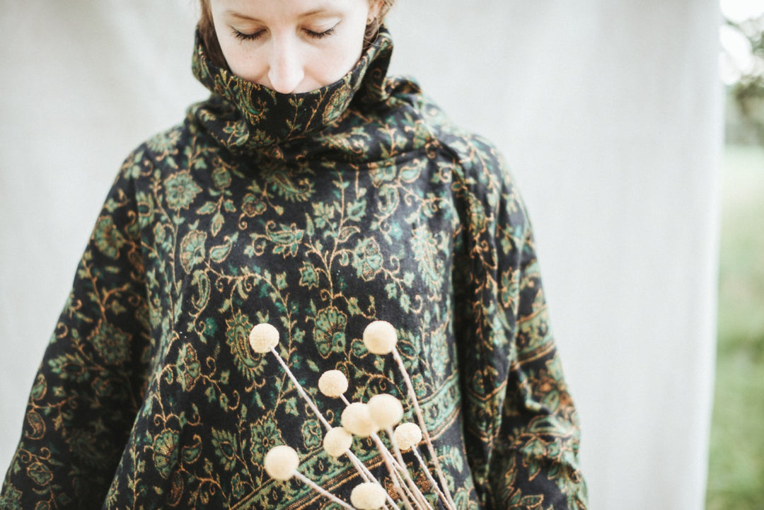 Kuscheliger Poncho | ISABELLA | Schwarz & Grün | warmer Überwurf