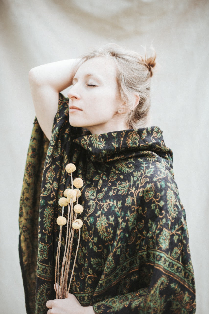 Kuscheliger Poncho | ISABELLA | Schwarz & Grün | warmer Überwurf