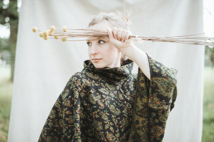 Kuscheliger Poncho | ISABELLA | Schwarz & Grün | warmer Überwurf