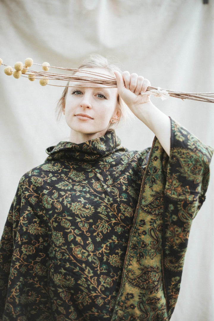 Kuscheliger Poncho | ISABELLA | Schwarz & Grün | warmer Überwurf