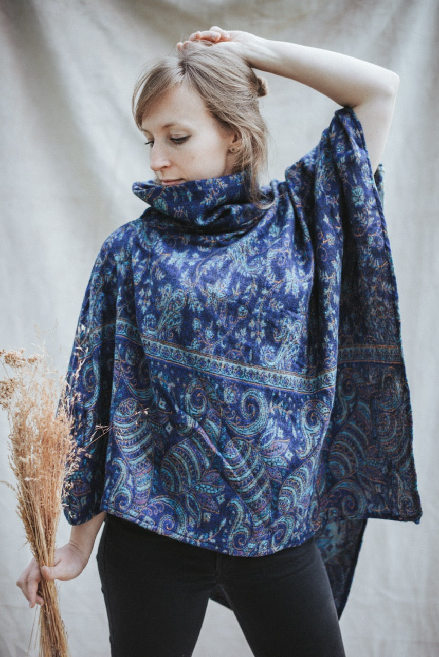 Cozy poncho MAGNOLIA | Royal blue-turquoise | warm throw