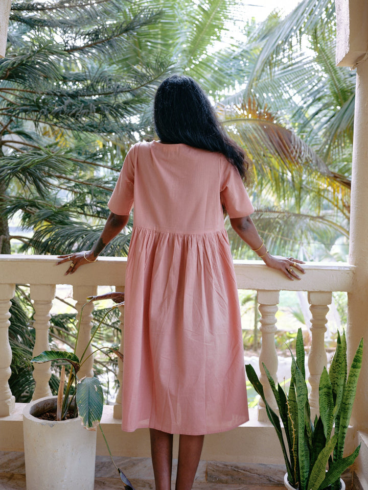 Rosa Sommerkleid aus reiner Baumwolle, Kleid mit Knöpfen.