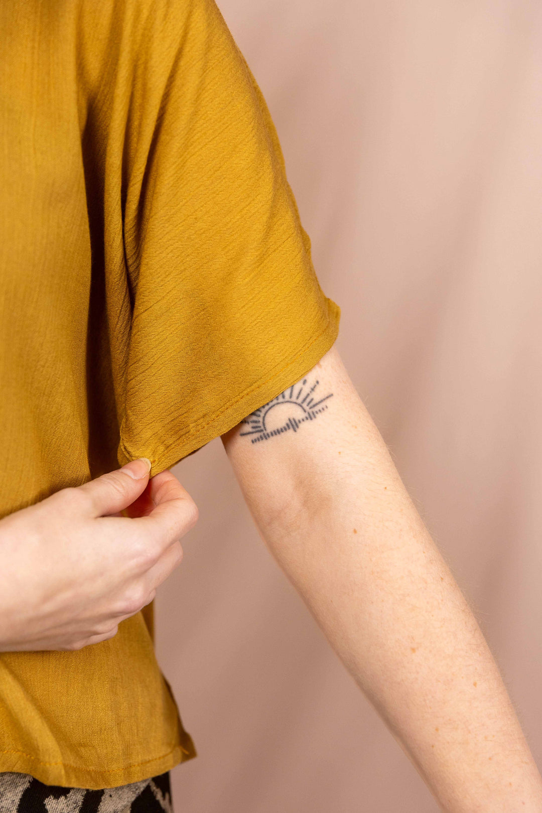 Luftiges Shirt in Gelb, Vintage Oberteil, T-Shirt