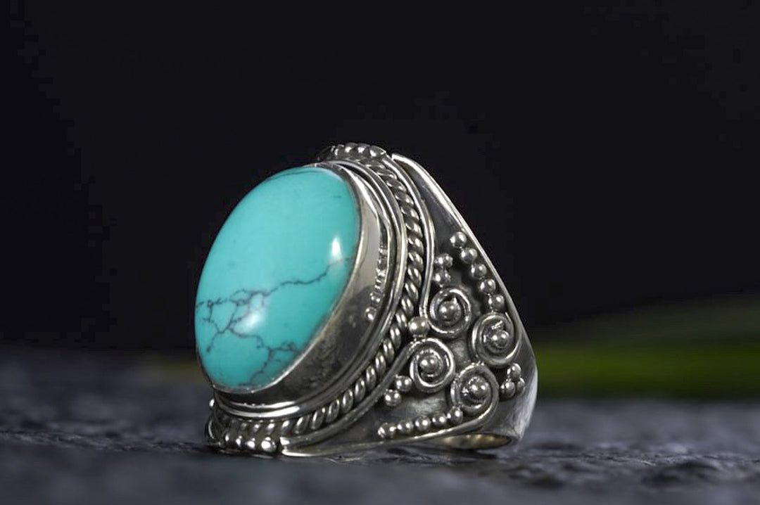 Ring ~ SHAKTI ~ mit großem Türkis Edelstein ~ Heilstein ~ Spiritueller Ring ~ großer Edelstein