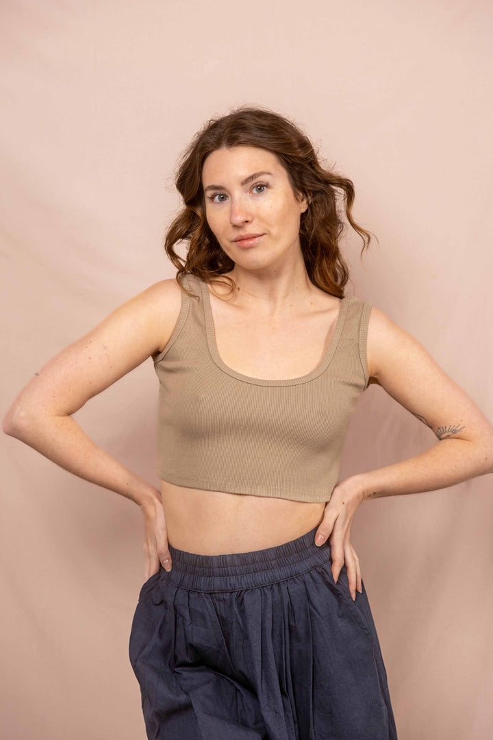 Feinripp Top, Unterhemd in Beige / Hell Grau, Bauchfreies Leichtes Oberteil, Bra Top, Crop Top