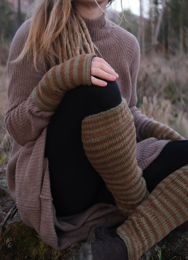 Gestreifte Beinstulpen Grün/Olive