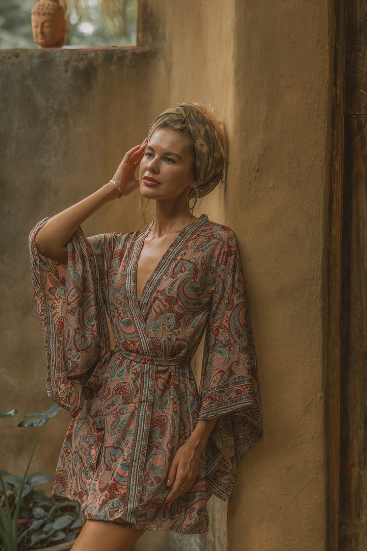 Kurzer Kimono mit japanischen Ärmeln ~ AKIRA