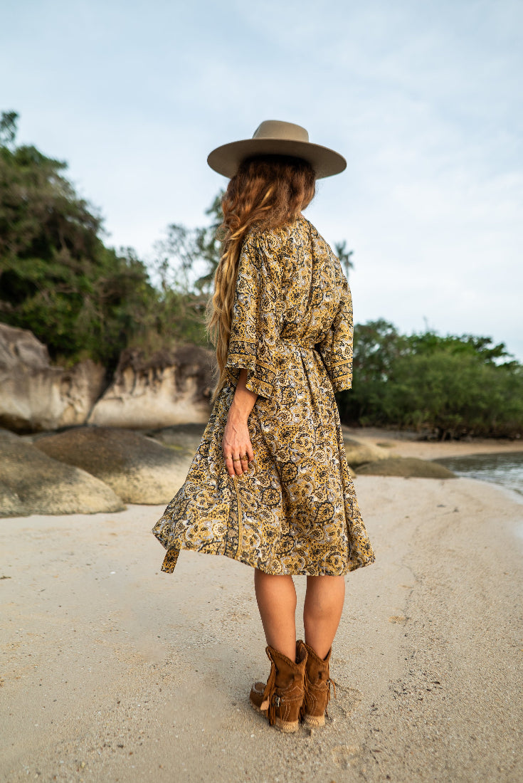 Vintage Kimono in Senfgelb. Paisley Muster, Gelb Beige, Morgenmantel, Bademantel.