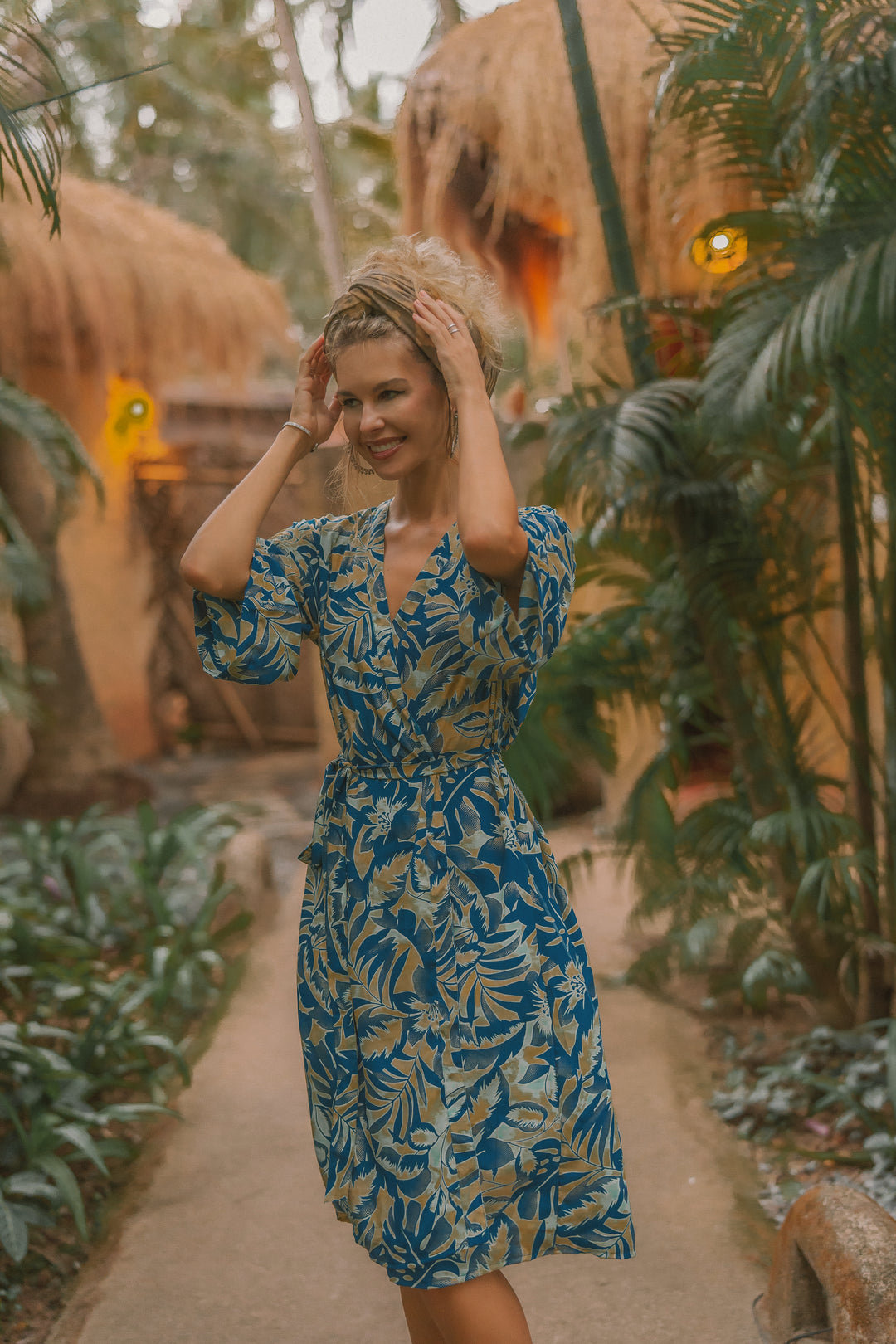 Langer Moderner Kimono. Sehr Leicht zu tragende Boho Vintage Fashion. Auch gut geeignet als Bademantel für den Strand, Urlaub, Sauna oder als Morgenmantel.