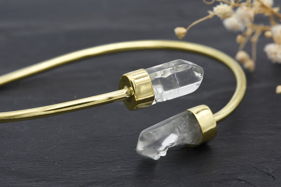 Verstellbarer Boho Armreif Crystal | Messing | Armband mit Bergkristall