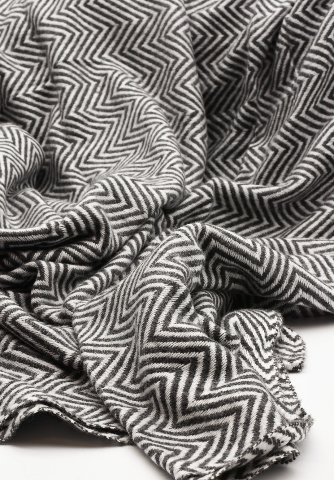 Kaschmirdecke | Luxus Decke Maui aus 100% Kaschmir | 140 x 290 cm | Schwarz-Weiß Groß Weich Kuschelig Leicht