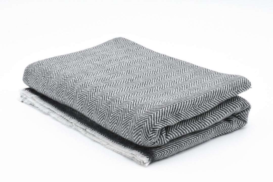 Kaschmirdecke | Luxus Decke Guadeloupe aus 100% Kaschmir | 140x290 cm | Schwarz-Weiß Groß Weich Kuschelig Edel leicht