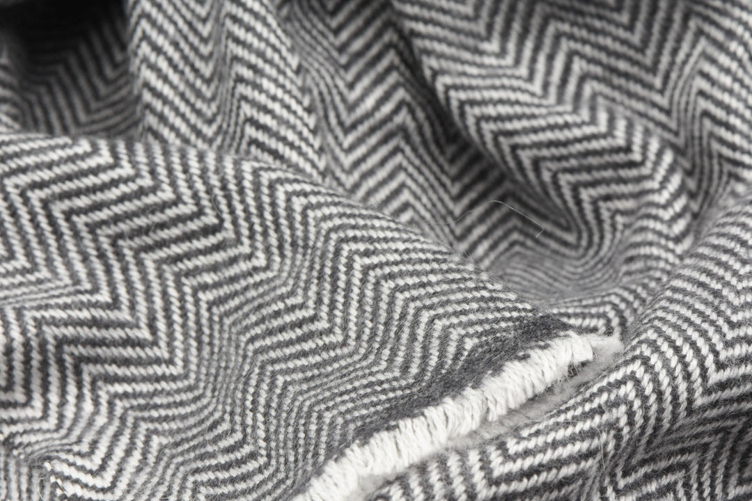 Kaschmirdecke | Luxus Decke Guadeloupe aus 100% Kaschmir | 140x290 cm | Schwarz-Weiß Groß Weich Kuschelig Edel leicht