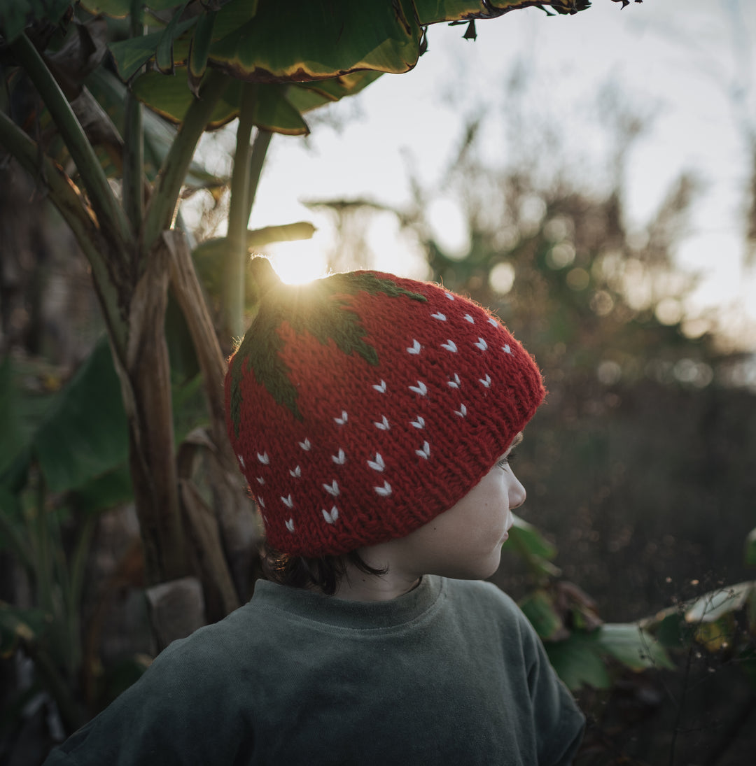 Kindermütze Erdbeere, Beanie, rot, Wolle, handgestrickt