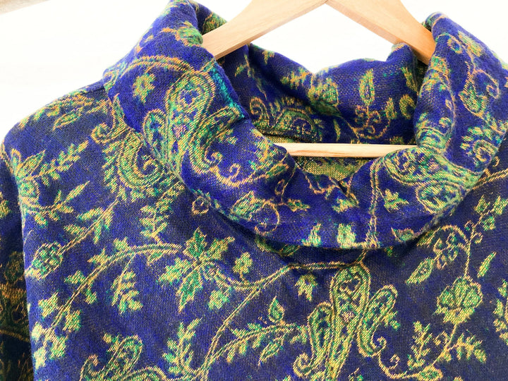 Poncho Indio Style Blau-Grün Überwurf Detailaufnahme Muster