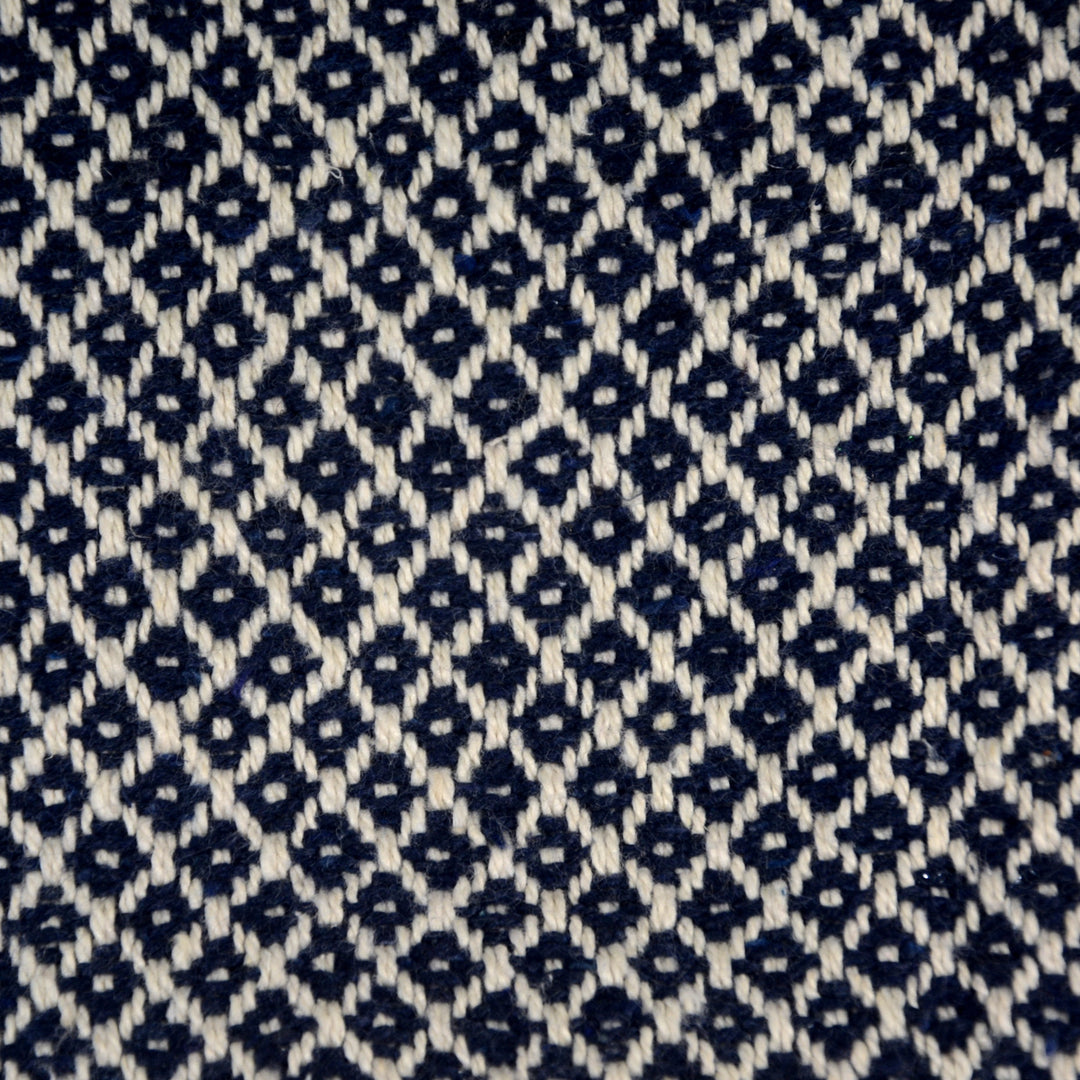 Decke aus Kaschmir Boho Style Schwarz-Weiß Detailaufnahme Muster