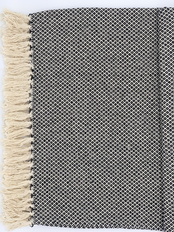 Decke aus Kaschmir Boho Style Schwarz-Weiß  von oben