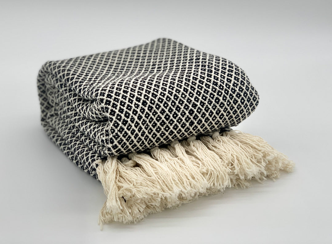Decke aus Baumwolle Boho Style Schwarz-Weiß gefaltet