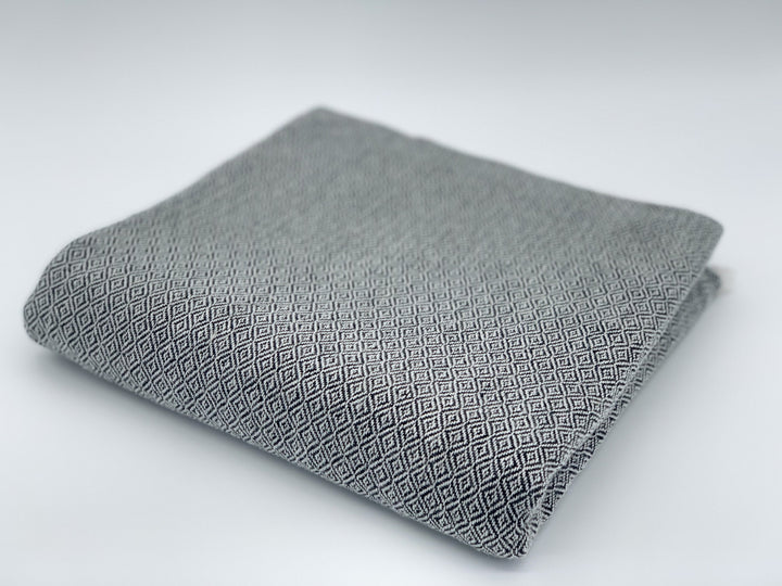 Luxus Decke DIAMANT aus 100% Kaschmir | 140x250 cm | Schwarz-Weiß Kaschmirdecke groß