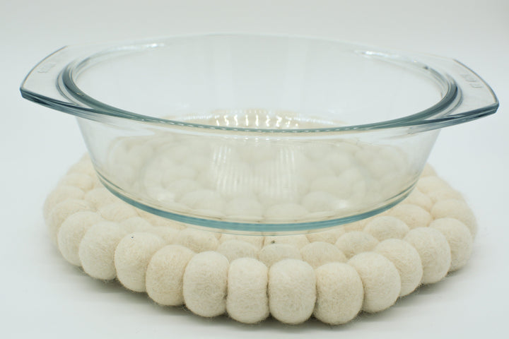 Untersetzer aus Filzkugeln Beige Rund mit Schüssel drauf