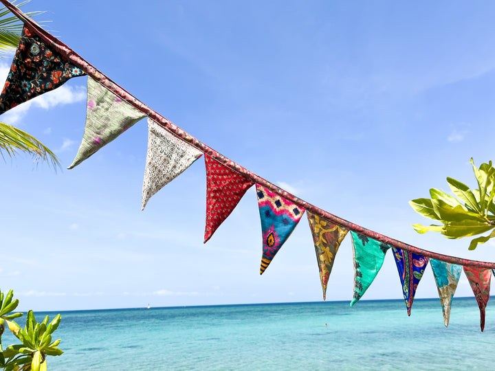 Bunte Wimpelkette aus recycelten Saristoffen | Girlande | 12 Wimpel | 3 Meter